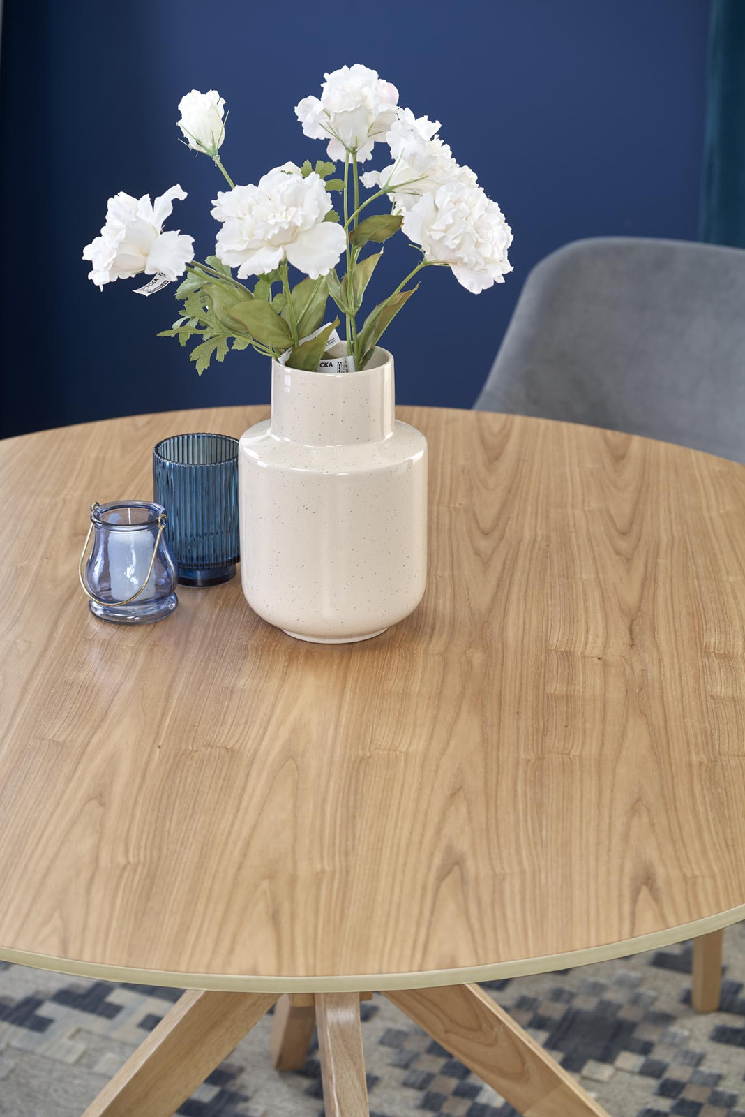 Nik Τραπεζι Καφε