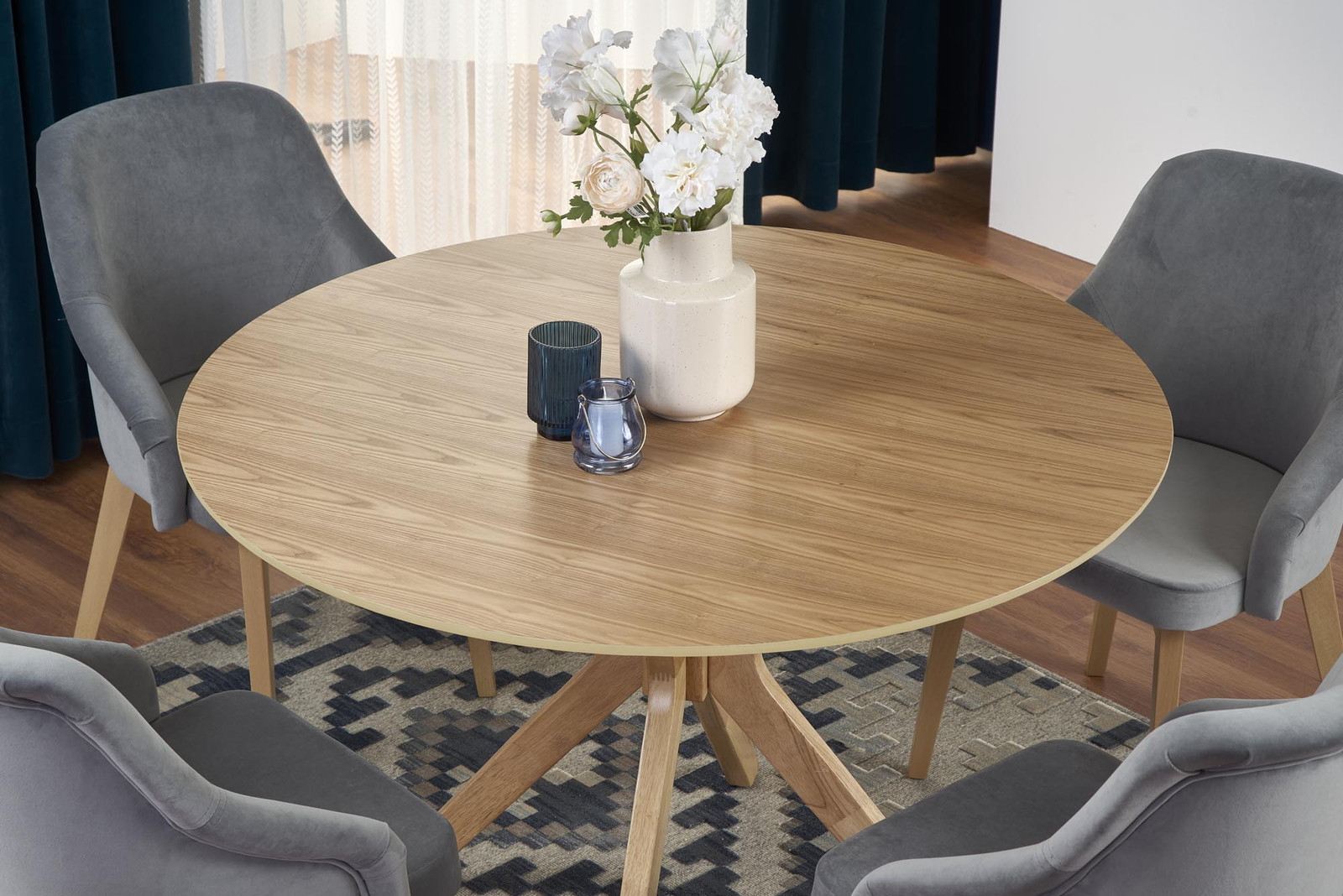 Nik Τραπεζι Καφε